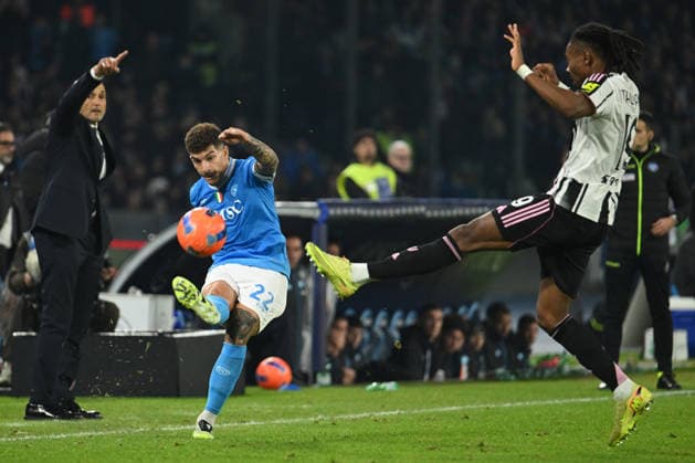 Giovanni Di Lorenzo of SSC Napoli in action during the Serie A Enilive match between SSC Napoli vs Juventus FC at Diego Armndo Maradona Stadium  Copyright: xAgostinoxGemito IPAxSportx xipa-agency.netx xx IPA_68893289 IPA_Agency_IPA68893289