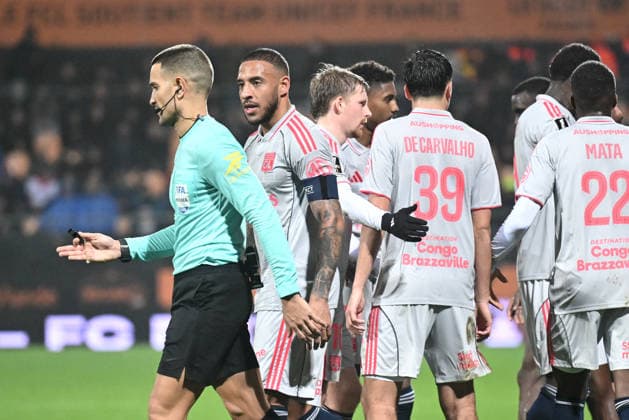 FC Lorient v Olympique Lyonnais - Ligue 1 McDonald s 2025 2026 Mathieu VERNICE (ARBITRE) - 08 Corentin TOLISSO (ol) during the Ligue 1 McDonald s match between Lorient and Lyon at Stade du Moustoir on December 7, 2025 in Lorient, France. Lorient France  Copyright: xFEPx 776348222