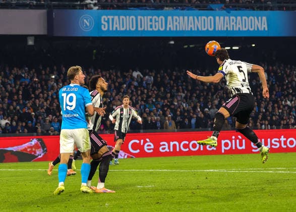 December 7, 2025, Napoli, Campania, ITALIA: Manuel Locatelli of FC Juventus During the 2025 26 Italian Serie A football match between SSC Napoli and FC Juventus on December 7, 2025, at the Diego Armando Maradona Stadium in Naples. Napoli ITALIA - ZUMAs236 20251207_aap_s236_079 Copyright: xFabioxSassox