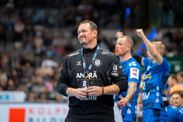 Handball I Herren I Saison 2025-2026 I Bundesliga I 15. Spieltag I TVB Stuttgart - SC DHfK Leipzig I 07.12.2025 Trainer Misha Kaufmann (TVB Stuttgart) Stuttgart Porsche Arena Baden-Württemberg Deutschland Copyright: xLobeca MaxxPetershansx