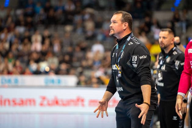 Handball I Herren I Saison 2025-2026 I Bundesliga I 15. Spieltag I TVB Stuttgart - SC DHfK Leipzig I 07.12.2025 Trainer Misha Kaufmann (TVB Stuttgart) Stuttgart Porsche Arena Baden-Württemberg Deutschland Copyright: xLobeca MaxxPetershansx
