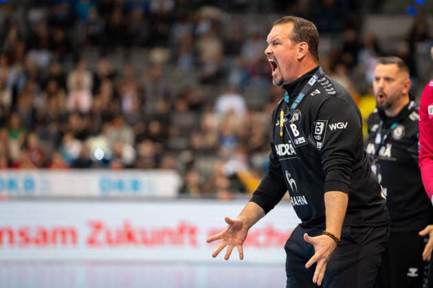Handball I Herren I Saison 2025-2026 I Bundesliga I 15. Spieltag I TVB Stuttgart - SC DHfK Leipzig I 07.12.2025 Trainer Misha Kaufmann (TVB Stuttgart) Stuttgart Porsche Arena Baden-Württemberg Deutschland Copyright: xLobeca MaxxPetershansx
