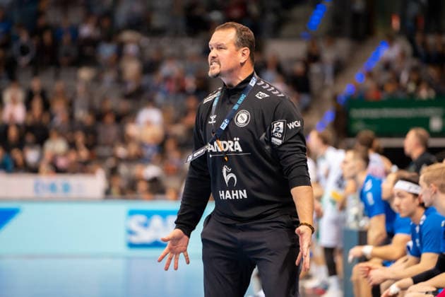 Handball I Herren I Saison 2025-2026 I Bundesliga I 15. Spieltag I TVB Stuttgart - SC DHfK Leipzig I 07.12.2025 Trainer Misha Kaufmann (TVB Stuttgart) Stuttgart Porsche Arena Baden-Württemberg Deutschland Copyright: xLobeca MaxxPetershansx
