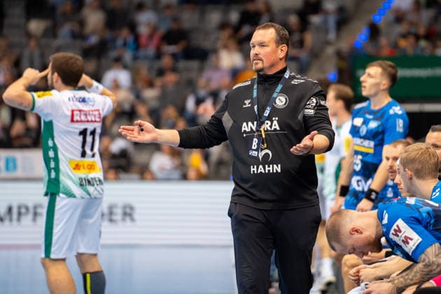 Handball I Herren I Saison 2025-2026 I Bundesliga I 15. Spieltag I TVB Stuttgart - SC DHfK Leipzig I 07.12.2025 Trainer Misha Kaufmann (TVB Stuttgart) Stuttgart Porsche Arena Baden-Württemberg Deutschland Copyright: xLobeca MaxxPetershansx