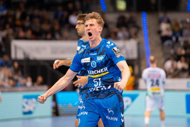 Handball I Herren I Saison 2025-2026 I Bundesliga I 15. Spieltag I TVB Stuttgart - SC DHfK Leipzig I 07.12.2025 Jakob Nigg (57, TVB Stuttgart) jubelt Stuttgart Porsche Arena Baden-Württemberg Deutschland Copyright: xLobeca MaxxPetershansx