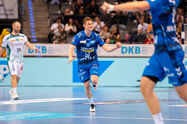 Handball I Herren I Saison 2025-2026 I Bundesliga I 15. Spieltag I TVB Stuttgart - SC DHfK Leipzig I 07.12.2025 Jakob Nigg (57, TVB Stuttgart) jubelt Stuttgart Porsche Arena Baden-Württemberg Deutschland Copyright: xLobeca MaxxPetershansx