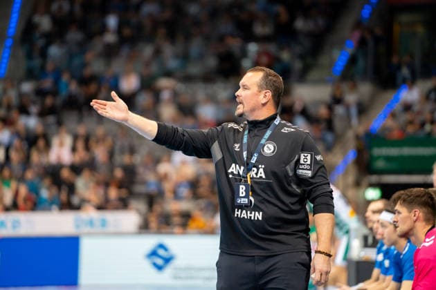 Handball I Herren I Saison 2025-2026 I Bundesliga I 15. Spieltag I TVB Stuttgart - SC DHfK Leipzig I 07.12.2025 Trainer Misha Kaufmann (TVB Stuttgart) Stuttgart Porsche Arena Baden-Württemberg Deutschland Copyright: xLobeca MaxxPetershansx