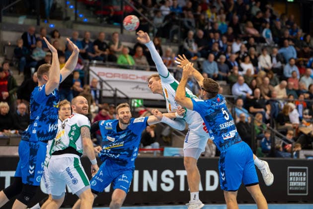 Handball I Herren I Saison 2025-2026 I Bundesliga I 15. Spieltag I TVB Stuttgart - SC DHfK Leipzig I 07.12.2025 Franz Semper (32, SC DHfK Leipzig) im Wurf Stuttgart Porsche Arena Baden-Württemberg Deutschland Copyright: xLobeca MaxxPetershansx
