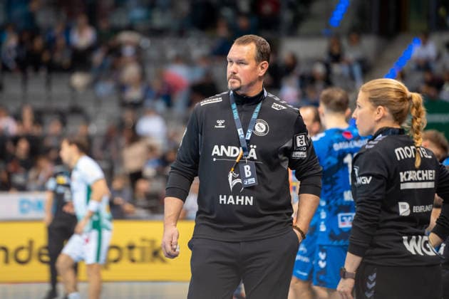 Handball I Herren I Saison 2025-2026 I Bundesliga I 15. Spieltag I TVB Stuttgart - SC DHfK Leipzig I 07.12.2025 Trainer Misha Kaufmann (TVB Stuttgart) Stuttgart Porsche Arena Baden-Württemberg Deutschland Copyright: xLobeca MaxxPetershansx