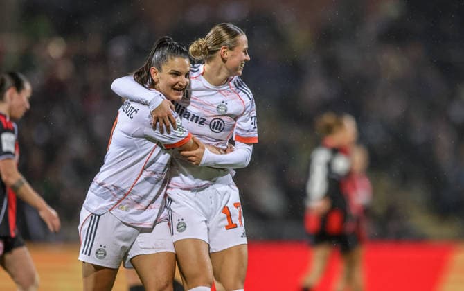 GER, Frankfurt, Eintracht Frankfurt vs FC Bayern München, Google Pixel Bundesliga, Fussball, DFB, Spielzeit 2025 2026, Stadion am Brentanobad, 12. Spieltag im Bild: Tor und Emotionen, Jovana DamnjanoviÄ‡ (Bayern München 9) und Klara Bühl (Bayern München 17) DFB DFL REGULATIONS PROHIBIT ANY USE OF PHOTOGRAPHS AS IMAGE SEQUENCES AND OR QUASI-VIDEO, 07.12.2026 Copyright: HMBxMedia HendrikxHamelau
