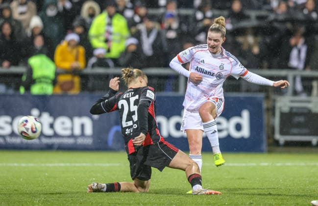 GER, Frankfurt, Eintracht Frankfurt vs FC Bayern München, Google Pixel Bundesliga, Fussball, DFB, Spielzeit 2025 2026, Stadion am Brentanobad, 12. Spieltag im Bild: Alara Åžehitler (Bayern München 14) erzielt das Tor zum 5:0, Torschuss DFB DFL REGULATIONS PROHIBIT ANY USE OF PHOTOGRAPHS AS IMAGE SEQUENCES AND OR QUASI-VIDEO, 07.12.2026 Copyright: HMBxMedia HendrikxHamelau