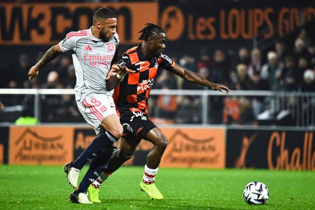 FOOTBALL : FC Lorient vs Olympique Lyonnais - Ligue 1 - JournÃ e 15 - 07 12 2025 Darlin Yongwa (FC Lorient) Corentin Tolisso (OL) LorientFrance  Copyright: xBaptistexAutissierx