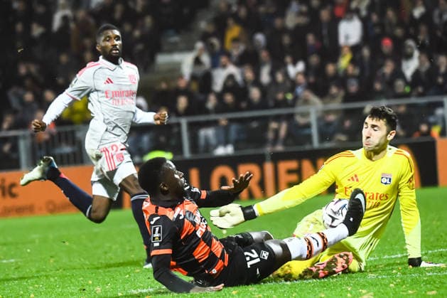 FOOTBALL : FC Lorient vs Olympique Lyonnais - Ligue 1 - JournÃ e 15 - 07 12 2025 Bamba Dieng (FC Lorient) Dominik Greif (OL) LorientFrance  Copyright: xBaptistexAutissierx