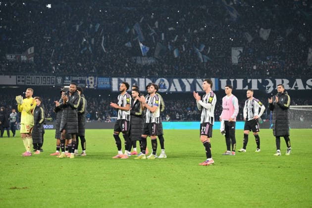 Juventus players show their disappointment at the defeat during the match of 14th day of the Serie A Championship between S.S.C. Napoli and F.C.Juventus at the Maradona Stadium on Dec 7, 2025 in Naples, Italy. during SSC Napoli vs Juventus FC, Italian soccer Serie A match in Naples, Italy, December 07 2025  Copyright: xRobertoxRamaccia IPAxSportx xipa-agency.netx xx IPA_68897213 IPA_Agency_IPA68897213