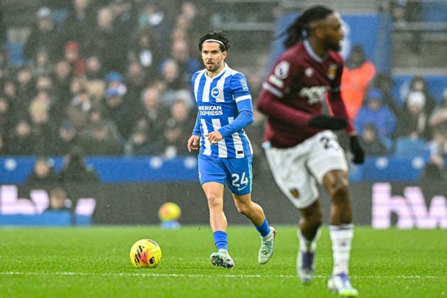 Brighton & Hove Albion v West Ham United - Premier League Ferdi Kadioglu of Brighton & Hove Albion goes forward with the ball during the Premier League match between Brighton & Hove Albion and Aston Villa at the American Express Community Stadium in Brighton and Hove, on December 7, 2025. Brighton and Hove East Sussex United Kingdom  Copyright: xMIxNewsx originalFilename:fletcher-brighton251207_npV46.jpg