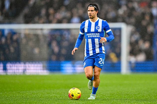 Brighton & Hove Albion v West Ham United - Premier League Ferdi Kadioglu of Brighton & Hove Albion controls the ball during the Premier League match between Brighton & Hove Albion and Aston Villa at the American Express Community Stadium in Brighton and Hove, on December 7, 2025. Brighton and Hove East Sussex United Kingdom  Copyright: xMIxNewsx originalFilename:fletcher-brighton251207_npjYT.jpg