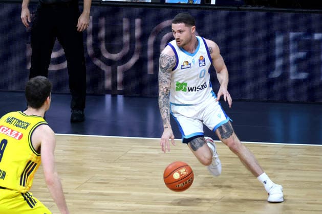 DEU, easyCredit BBL, ALBA vs. Frankfurt, 07.12.2025, Max-Schmeling-Halle, Berlin, DEU, easyCredit BBL, ALBA vs. Frankfurt, im Bild Logan Johnson (Fraport Skyliners 0)