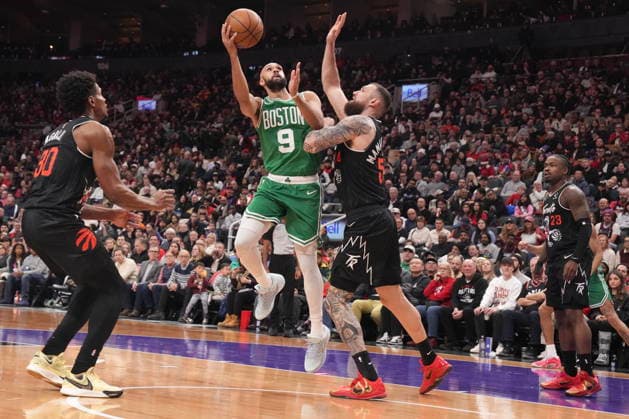 December 7, 2025, Toronto, On, CAN: Boston Celtics guard Derrick White (9) shoots past Toronto Raptors forward Sandro Mamukelashvili (54) during second half NBA, Basketball Herren, USA basketball action in Toronto on Sunday, December 7, 2025. Derrick White; Sandro Mamukelashvili  - ZUMAc35_ 20251207_zaf_c35_081 Copyright: xChrisxYoungx