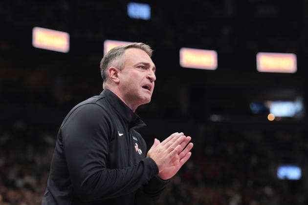 December 7, 2025, Toronto, On, CAN: Toronto Raptors head coach Darko Rajakovic reacts during his team s loss to the Boston Celtics NBA, Basketball Herren, USA basketball action in Toronto on Sunday, December 7, 2025. Darko RajakoviÄ¡  - ZUMAc35_ 20251207_zaf_c35_097 Copyright: xChrisxYoungx