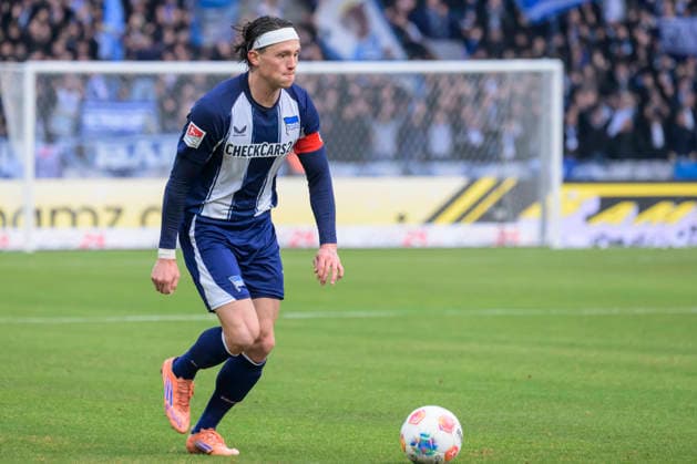 GER, Berlin, soccer, Hertha BSC vs. 1. FC Magdeburg, DFB, 2nd Bundesliga, 2025 2026 season, f.l.t.r.: Fabian Reese (Hertha BSC), play the ball, DFB DFL REGULATIONS PROHIBIT ANY USE OF PHOTOGRAPHS AS IMAGE SEQUENCES AND OR QUASI-VIDEO, December 7, 2025, Copyright: HMBxMedia UwexKoch