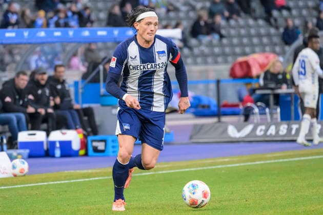 GER, Berlin, soccer, Hertha BSC vs. 1. FC Magdeburg, DFB, 2nd Bundesliga, 2025 2026 season, f.l.t.r.: Fabian Reese (Hertha BSC), play the ball, DFB DFL REGULATIONS PROHIBIT ANY USE OF PHOTOGRAPHS AS IMAGE SEQUENCES AND OR QUASI-VIDEO, December 7, 2025,