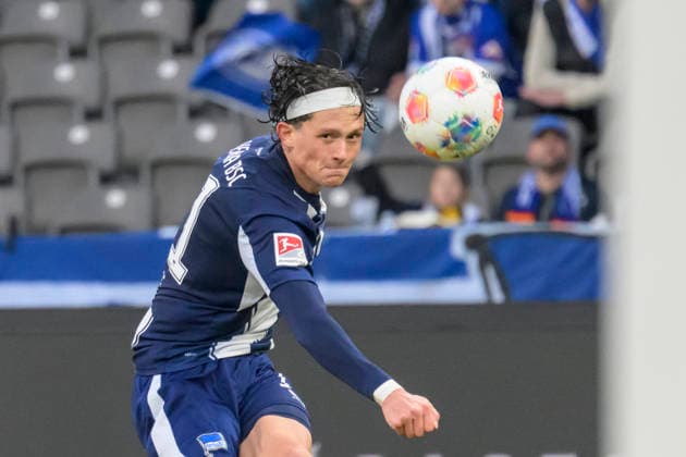 GER, Berlin, soccer, Hertha BSC vs. 1. FC Magdeburg, DFB, 2nd Bundesliga, 2025 2026 season, f.l.t.r.: Fabian Reese (Hertha BSC), play the ball, DFB DFL REGULATIONS PROHIBIT ANY USE OF PHOTOGRAPHS AS IMAGE SEQUENCES AND OR QUASI-VIDEO, December 7, 2025,