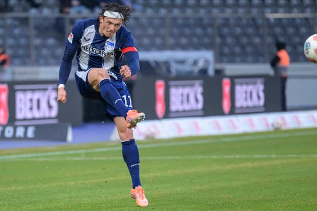 GER, Berlin, soccer, Hertha BSC vs. 1. FC Magdeburg, DFB, 2nd Bundesliga, 2025 2026 season, f.l.t.r.: Fabian Reese (Hertha BSC), play the ball, DFB DFL REGULATIONS PROHIBIT ANY USE OF PHOTOGRAPHS AS IMAGE SEQUENCES AND OR QUASI-VIDEO, December 7, 2025,