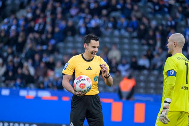 GER, Berlin, soccer, Hertha BSC vs. 1. FC Magdeburg, DFB, 2nd Bundesliga, 2025 2026 season, f.l.t.r.: Konrad Oldhafer Referee, DFB DFL REGULATIONS PROHIBIT ANY USE OF PHOTOGRAPHS AS IMAGE SEQUENCES AND OR QUASI-VIDEO, December 7, 2025,