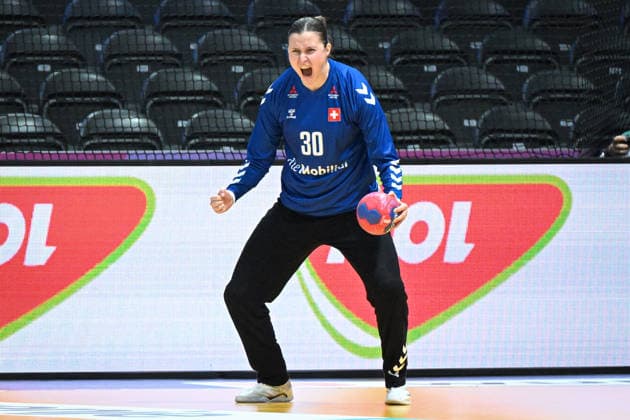 Niederlande, Handball, Weltmeisterschaft der Frauen 2025, Schweiz vs Rumänien, 07.12.2025, Ahoy Arena, Rotterdam, Niederlande, Claire Hartz (Schweiz, 30) jubelt ausgelassen Copyright: xMarkusxVerwimpx