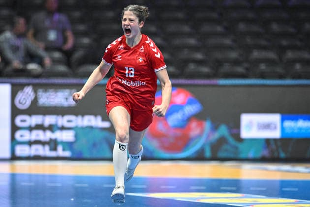Niederlande, Handball, Weltmeisterschaft der Frauen 2025, Schweiz vs Rumänien, 07.12.2025, Ahoy Arena, Rotterdam, Niederlande, Era Baumann (Schweiz, 13) jubelt enthusiastisch Copyright: xMarkusxVerwimpx