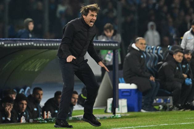 CALCIO - Serie A - SSC Napoli vs Juventus FC Antonio Conte Coach coach of SSC Napoli gestures during the Serie A Enilive match between SSC Napoli vs Juventus FC at Diego Armndo Maradona Stadium Naples Italy  Copyright: xIPAxSport ABACAx