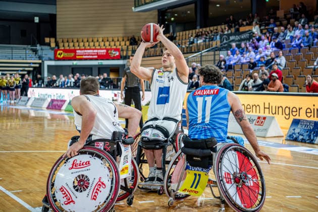 DRS Pokal - Rollstuhlbasketball; RSV Lahn-Dill - RSB Thuringia Bulls, 07.12.25 Julian Lammering (RSV Lahn-Dill, 14), Jordi Ruiz (RSB Thuringia Bulls, 11), Vincent Dallaire (RSV Lahn-Dill, 7) DRS Pokal - Rollstuhlbasketball; RSV Lahn-Dill - RSB Thuringia Bulls: Wetzlar, 07.12.25 Copyright: xBEAUTIFULxSPORTS Roeczeyx