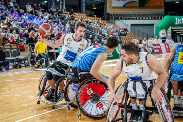 DRS Pokal - Rollstuhlbasketball; RSV Lahn-Dill - RSB Thuringia Bulls, 07.12.25 Colin Higgins (RSV Lahn-Dill, 10), Vincent Dallaire (RSV Lahn-Dill, 7), Arie Twigt (RSB Thuringia Bulls, 17) DRS Pokal - Rollstuhlbasketball; RSV Lahn-Dill - RSB Thuringia Bulls: Wetzlar, 07.12.25 Copyright: xBEAUTIFULxSPORTS Roeczeyx