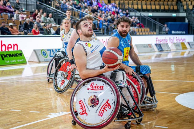 DRS Pokal - Rollstuhlbasketball; RSV Lahn-Dill - RSB Thuringia Bulls, 07.12.25 Vincent Dallaire (RSV Lahn-Dill, 7), Jordi Ruiz (RSB Thuringia Bulls, 11), DRS Pokal - Rollstuhlbasketball; RSV Lahn-Dill - RSB Thuringia Bulls: Wetzlar, 07.12.25 Copyright: xBEAUTIFULxSPORTS Roeczeyx