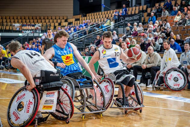 DRS Pokal - Rollstuhlbasketball; RSV Lahn-Dill - RSB Thuringia Bulls, 07.12.25 Colin Higgins (RSV Lahn-Dill, 10), Tomas Klein (RSB Thuringia Bulls, 5), Julian Lammering (RSV Lahn-Dill, 14) DRS Pokal - Rollstuhlbasketball; RSV Lahn-Dill - RSB Thuringia Bulls: Wetzlar, 07.12.25 Copyright: xBEAUTIFULxSPORTS Roeczeyx