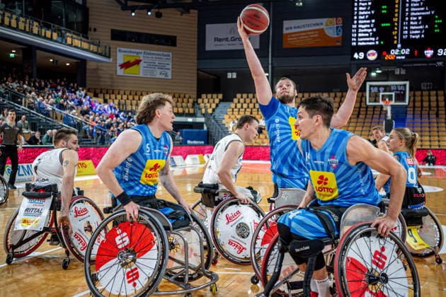 DRS Pokal - Rollstuhlbasketball; RSV Lahn-Dill - RSB Thuringia Bulls, 07.12.25 Hubert Hager (RSB Thuringia Bulls, 4), Aliexandr Halouski (RSB Thuringia Bulls, 14), Tomas Klein (RSB Thuringia Bulls, 5), Vincent Dallaire (RSV Lahn-Dill, 7), Quinten Zantinge (RSV Lahn-Dill, 11) DRS Pokal - Rollstuhlbasketball; RSV Lahn-Dill - RSB Thuringia Bulls: Wetzlar, 07.12.25 Copyright: xBEAUTIFULxSPORTS Roeczeyx