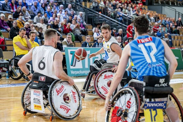 DRS Pokal - Rollstuhlbasketball; RSV Lahn-Dill - RSB Thuringia Bulls, 07.12.25 Colin Higgins (RSV Lahn-Dill, 10), Jannik Blair (RSV Lahn-Dill, 6), Arie Twigt (RSB Thuringia Bulls, 17) DRS Pokal - Rollstuhlbasketball; RSV Lahn-Dill - RSB Thuringia Bulls: Wetzlar, 07.12.25 Copyright: xBEAUTIFULxSPORTS Roeczeyx
