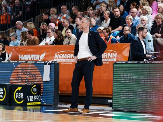 Christian Held (Head Coach, RASTA Vechta) Rasta Vechta vs. Veolia Towers Hamburg, Basketball, easyCredit Basketball Bundesliga, 9. Spieltag, Saison 2025 2026, 07.12.2025 Rasta Vechta vs. Veolia Towers Hamburg, Basketball, easyCredit Basketball Bundesliga, 9. Spieltag, Saison 2025 2026, 07.12.2025 Vechta Copyright: xEibner-Pressefoto DamianxKruczynx EP_DKI