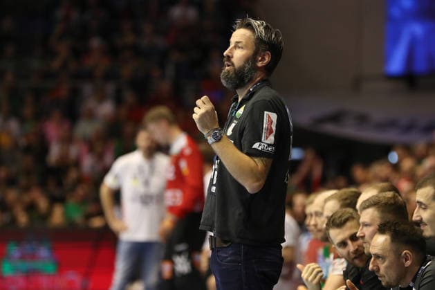 07.12.2025, xgox, Handball - Daikin HBL SC Magdeburg - FRISCH AUF! Göppingen emspor, v.l. Bennet Wiegert (Magdeburg, Trainer) Magdeburg