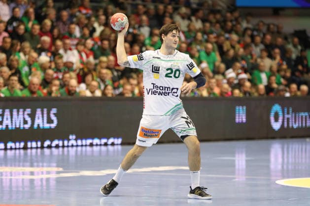 07.12.2025, xgox, Handball - Daikin HBL SC Magdeburg - FRISCH AUF! Göppingen emspor, v.l. Ludvig Hallbäck (Goeppingen, 20) am Ball, plays the ball Magdeburg