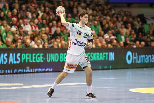 07.12.2025, xgox, Handball - Daikin HBL SC Magdeburg - FRISCH AUF! Göppingen emspor, v.l. Ludvig Hallbäck (Goeppingen, 20) am Ball, plays the ball Magdeburg