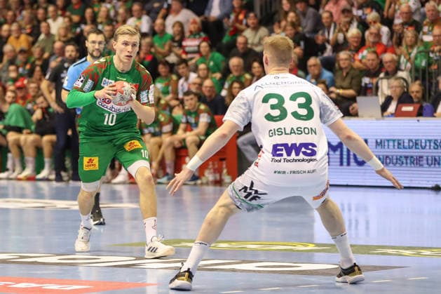 07.12.2025, xgox, Handball - Daikin HBL SC Magdeburg - FRISCH AUF! Göppingen emspor, v.l. Gisli Thorgeir Kristjansson (Magdeburg, 10), Ymir Oern Gislason (Goeppingen, 33) Zweikampf, Duell, Kampf, tackle Magdeburg