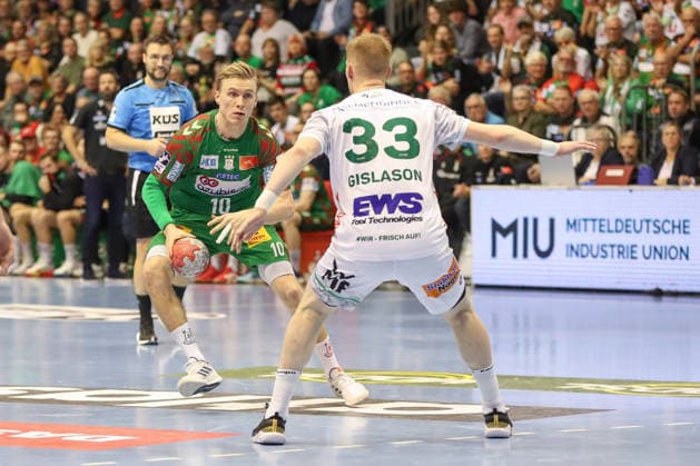 07.12.2025, xgox, Handball - Daikin HBL SC Magdeburg - FRISCH AUF! Göppingen emspor, v.l. Gisli Thorgeir Kristjansson (Magdeburg, 10), Ymir Oern Gislason (Goeppingen, 33) Zweikampf, Duell, Kampf, tackle Magdeburg