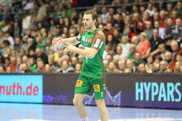 07.12.2025, xgox, Handball - Daikin HBL SC Magdeburg - FRISCH AUF! Göppingen emspor, v.l. Felix Claar (Magdeburg, 7) am Ball, plays the ball Magdeburg