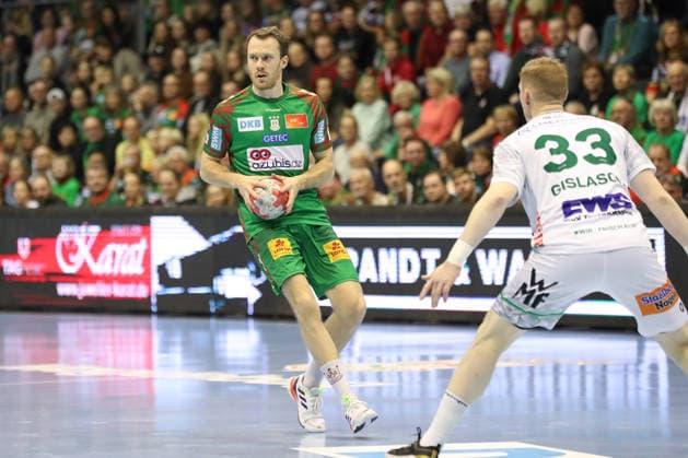 07.12.2025, xgox, Handball - Daikin HBL SC Magdeburg - FRISCH AUF! Göppingen emspor, v.l. Felix Claar (Magdeburg, 7) am Ball, plays the ball Magdeburg