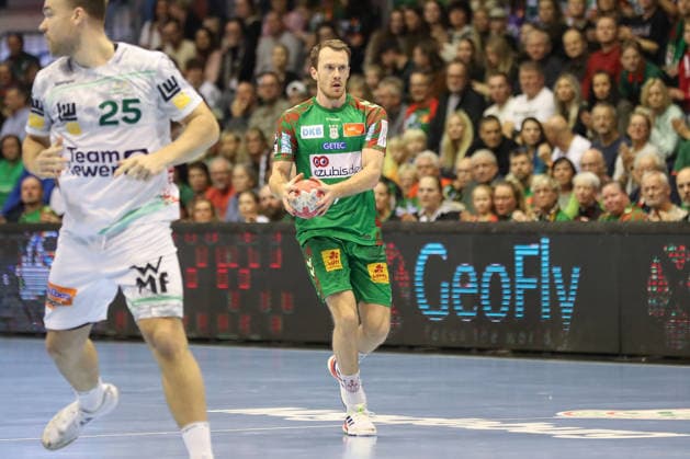07.12.2025, xgox, Handball - Daikin HBL SC Magdeburg - FRISCH AUF! Göppingen emspor, v.l. Felix Claar (Magdeburg, 7) am Ball, plays the ball Magdeburg
