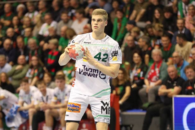 07.12.2025, xgox, Handball - Daikin HBL SC Magdeburg - FRISCH AUF! Göppingen emspor, v.l. Martin Hanne (Goeppingen, 42) am Ball, plays the ball Magdeburg