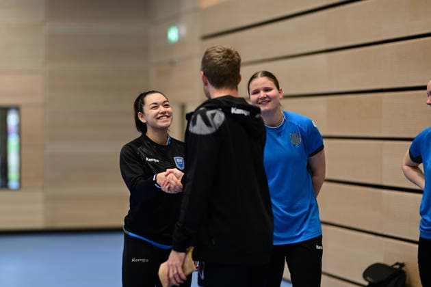 Handball I Frauen I Saison 2025-2026 I 1. HBF I Buxtehuder SV I Trainervorstellung I 08.12.2025 Vorstellung des neuen Trainers beim Buxtehuder SV, Team Buxtehude: Cheftrainer Nicolaj Andersson, Nicolaj Bredekjaer Andersson, Name: Andersson, Nicolaj Bredekjaer, Alter: 37, Nationalität: Dänemark, Däne Hier zu sehen: Nicolaj Bredekjaer Andersson (Buxtehuder Sportverein) stellt sich vor Buxtehude Halle Nord Niedersachsen Deutschland Copyright: xLobeca FelixxSchlikisx