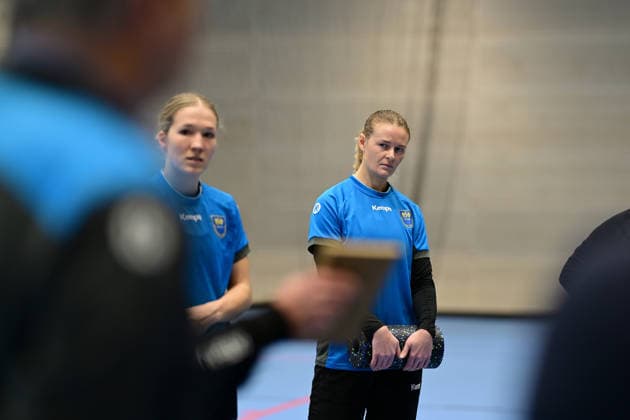 Handball I Frauen I Saison 2025-2026 I 1. HBF I Buxtehuder SV I Trainervorstellung I 08.12.2025 Vorstellung des neuen Trainers beim Buxtehuder SV, Team Buxtehude: Cheftrainer Nicolaj Andersson, Nicolaj Bredekjaer Andersson, Name: Andersson, Nicolaj Bredekjaer, Alter: 37, Nationalität: Dänemark, Däne Hier zu sehen: Annie Linder (20, Buxtehuder Sportverein) Buxtehude Halle Nord Niedersachsen Deutschland Copyright: xLobeca FelixxSchlikisx