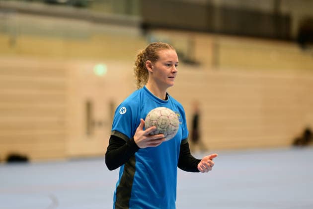 Handball I Frauen I Saison 2025-2026 I 1. HBF I Buxtehuder SV I Trainervorstellung I 08.12.2025 Vorstellung des neuen Trainers beim Buxtehuder SV, Team Buxtehude: Cheftrainer Nicolaj Andersson, Nicolaj Bredekjaer Andersson, Name: Andersson, Nicolaj Bredekjaer, Alter: 37, Nationalität: Dänemark, Däne Hier zu sehen: Einzelfoto, Freisteller, Einzelbild, Cut-out, isoliertes Motiv, Sportaufnahme, Nahaufnahme, freigestellt, freigestellte Aufnahme, Aufnahme, Einzeln: Annie Linder (20, Buxtehuder Sportverein) Buxtehude Halle Nord Niedersachsen Deutschland Copyright: xLobeca FelixxSchlikisx